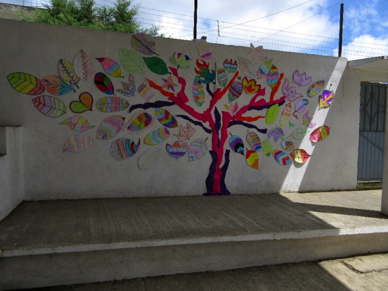 アートワークショップ「校庭の木を想像し、創造する」